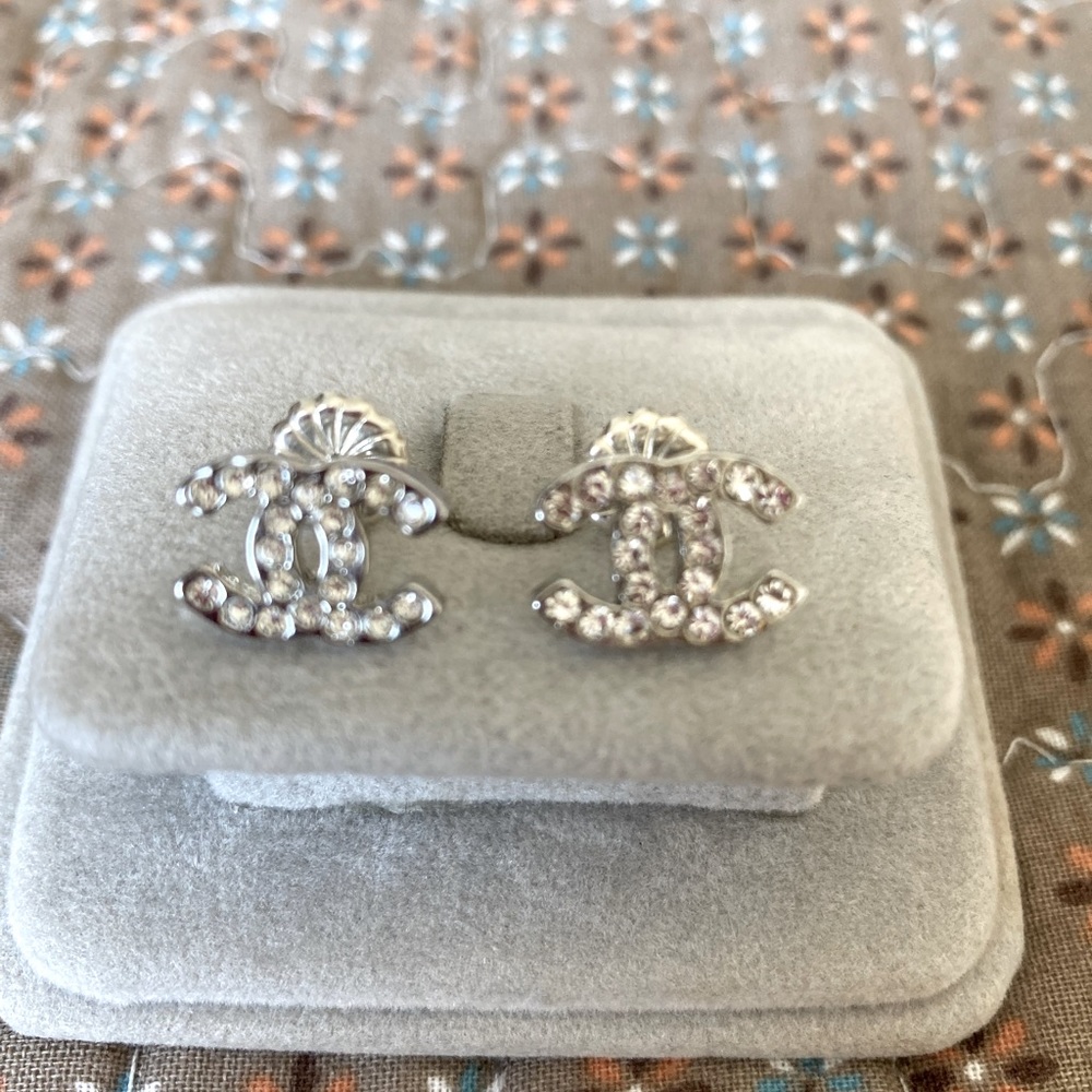 Channel Like Stud Earrings